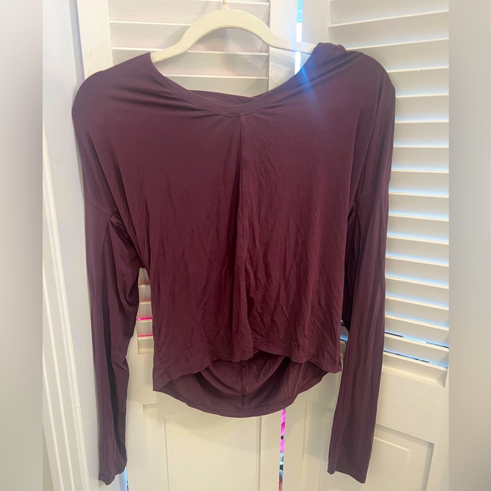Lululemon size 4 maroon long sleeve pullover